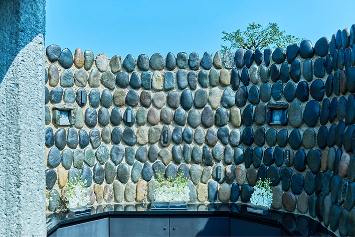 石想居のお墓の内部