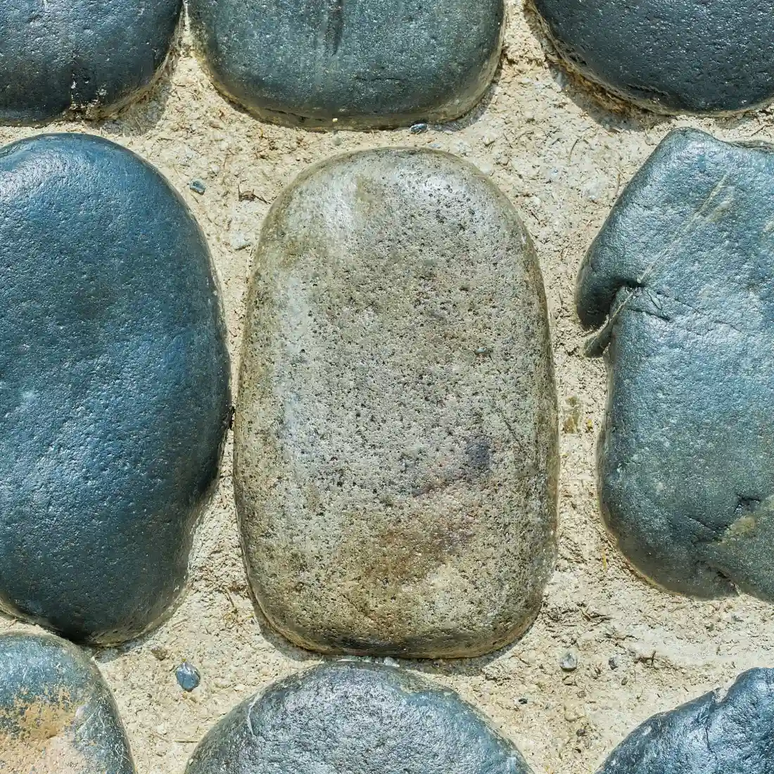 ベージュの自然石